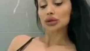 Porn star Aletta Ocean nua em video amador